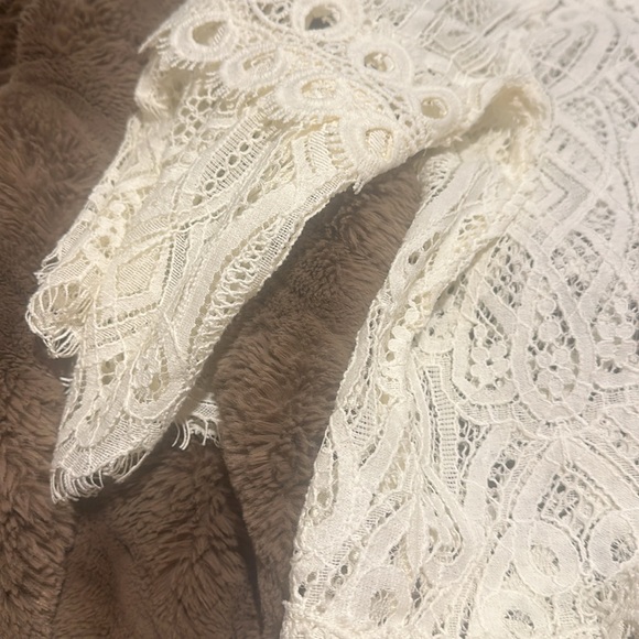 Rain Women's Size large Half Sleeve Embroidered Top Ivory STYLE: OR5880 - Picture 4 of 10